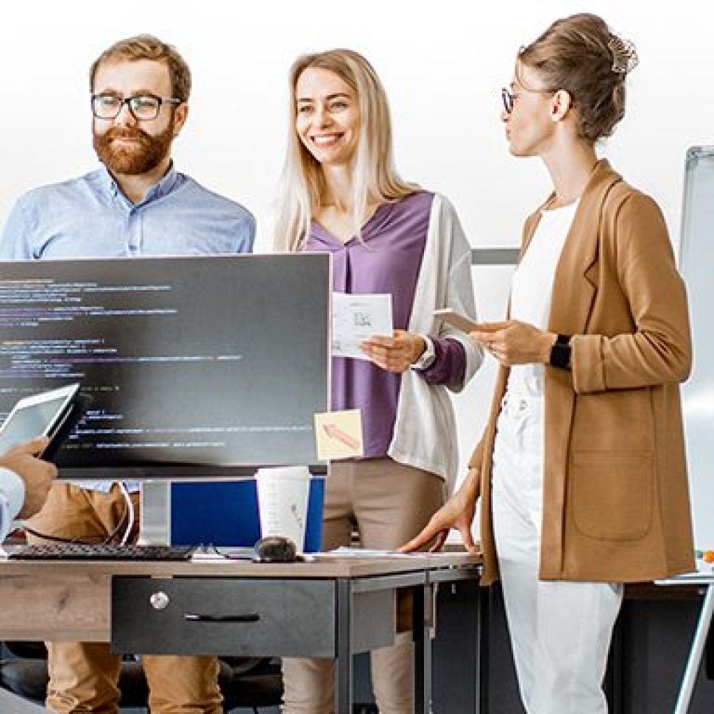 How to Tell if I Need Liability Insurance Men and women surrounding a computer
